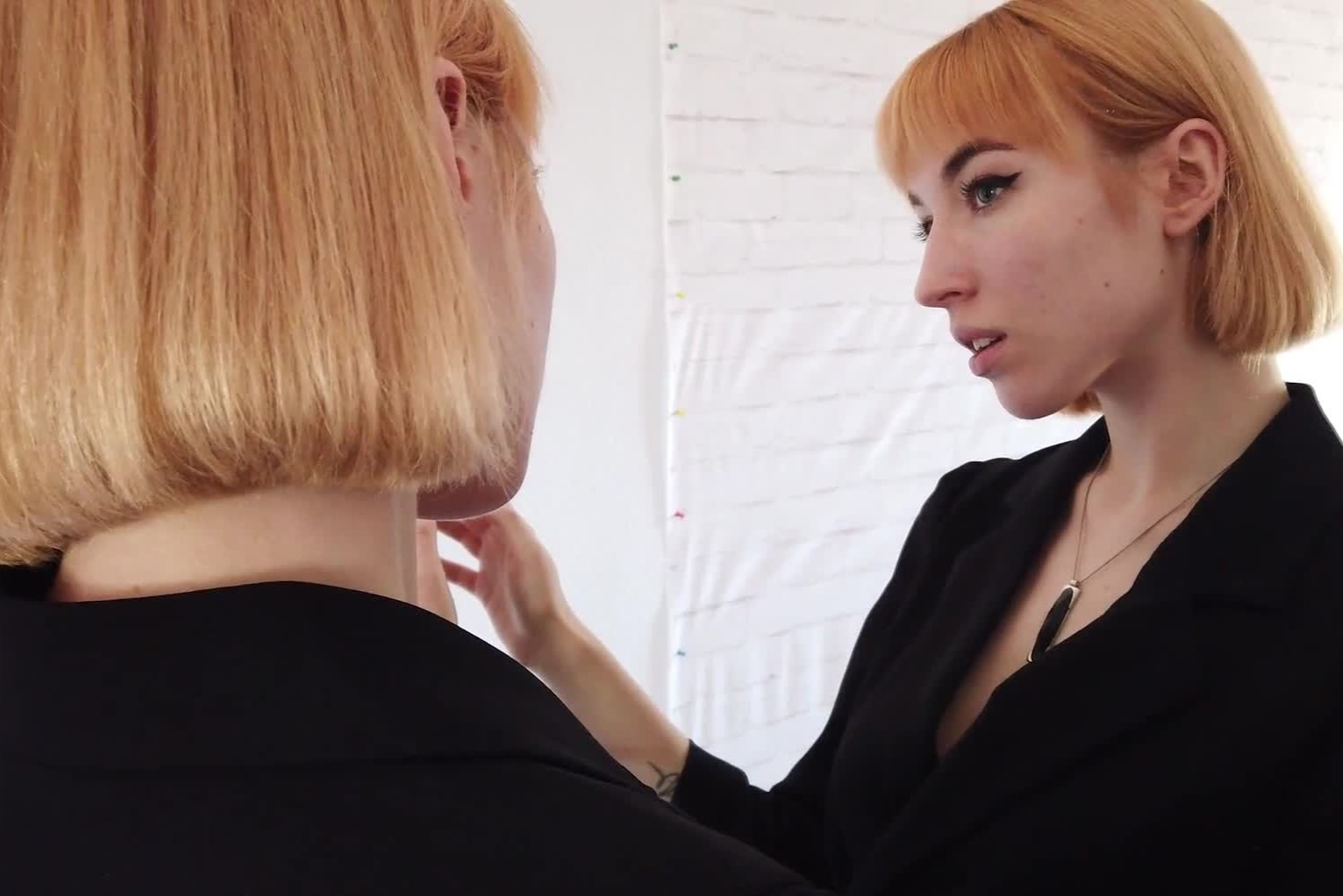 Poster of Bé người mẫu tóc vàng khí chất