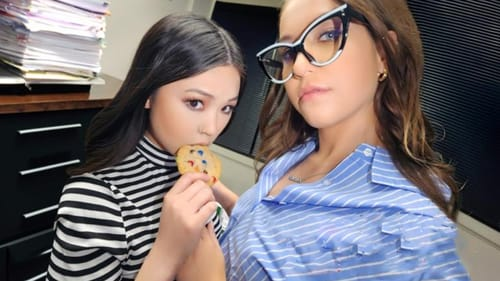 Poster of Cảm xúc thăng hoa, bố dượng địt cùng lúc cả con kế lẫn trợ lý của mình trên văn phòng