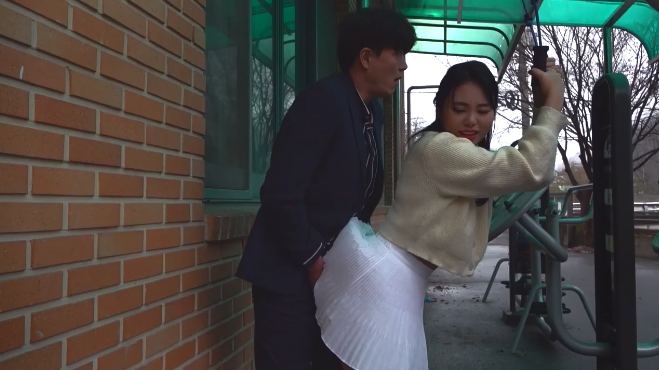 Poster of Cặp đôi thử cảm giác chơi nhau public ngoài trời