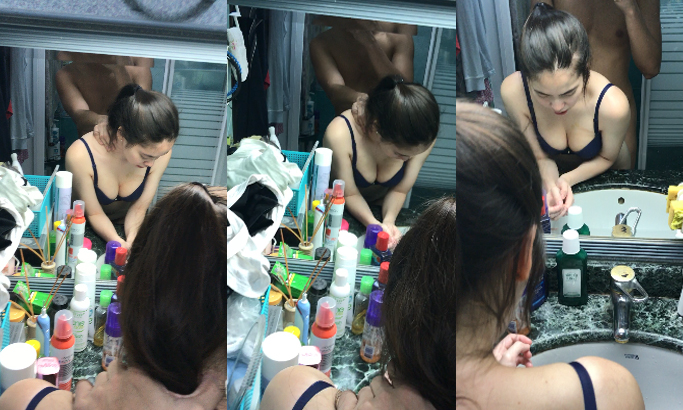 Poster of Doggy em trước gương trong nhà vệ sinh