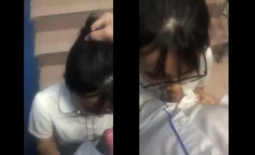 Poster of Em nữ sinh lén lút bú cu cho bạn thân ở cầu thang trường học