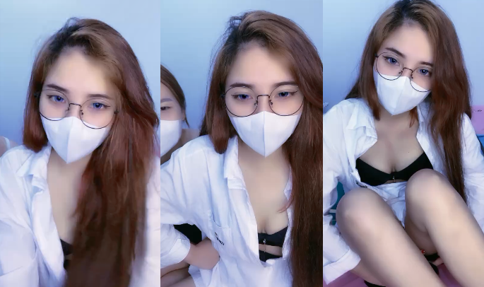 Poster of Hai em teen mới lớn livestream show hàng cực phê Part 3