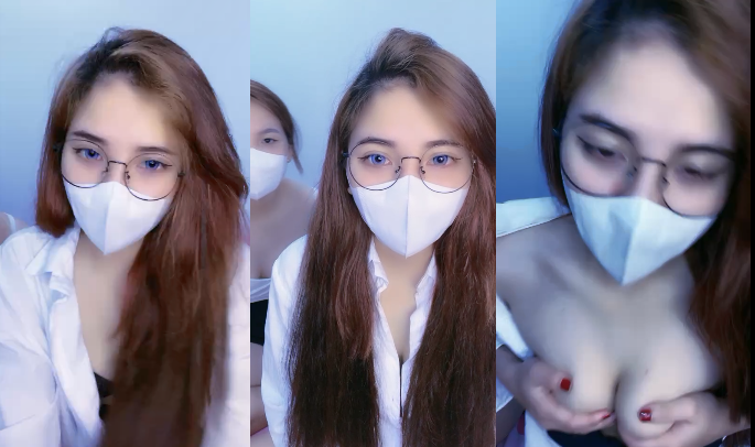 Poster of Hai em teen mới lớn livestream show hàng cực phê Part 4