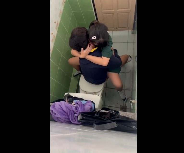 Poster of Học sinh trốn học trong toilet