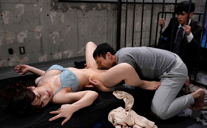 Poster of JUQ-714_Ông chú gánh team trong căn phòng bí ẩn Ichino Aoi